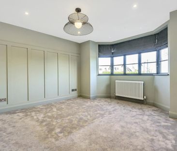 4 bedroom end of terrace house to rent - Photo 2