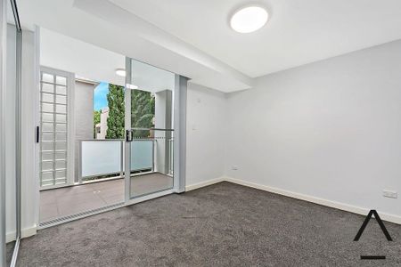 Modern Masterpiece – Split Level Two Bedroom Townhouse Style Apartment With One and a Half Bathrooms - Photo 3