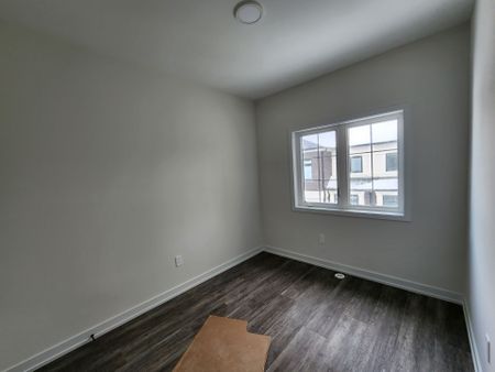 For Lease - 8 Victor Metcalf Lane, Richmond Hill, Ontario - Photo 4