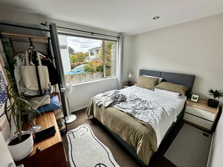 Four Bedroom Blockhouse Bay - Photo 5