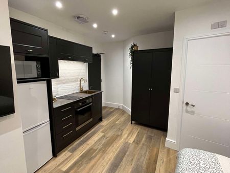 Modern Spacious Studio Rooms Fully Furnished Bills Included - Photo 4