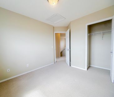 3 Bed, 1.5 Bath Detached Home In Coventry Hills | Utilities Included - Photo 5
