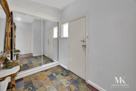 Spacious Family Home in a Prime Location - Photo 5