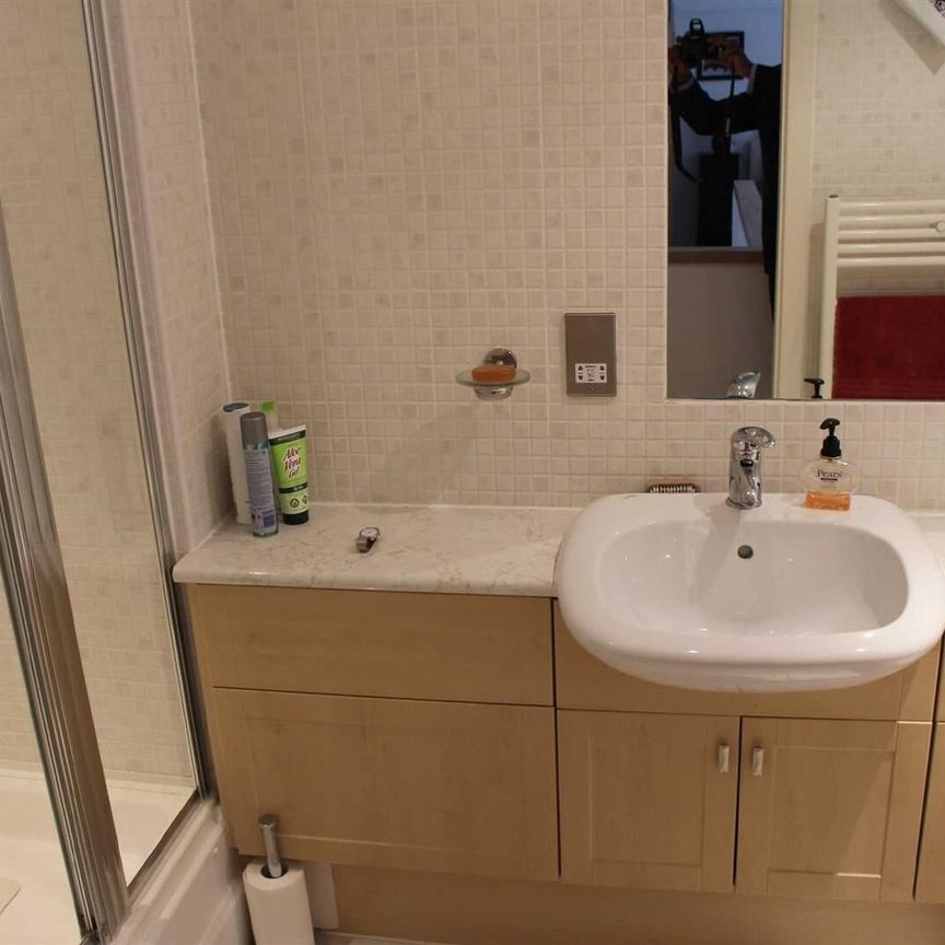 Imperial Point, Salford Quays, M50 - Photo 1