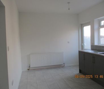 3 bedroom terraced house to rent - Photo 3