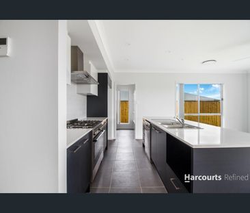 Modern Family Living in the Sought-After Outlook Estate - Photo 6