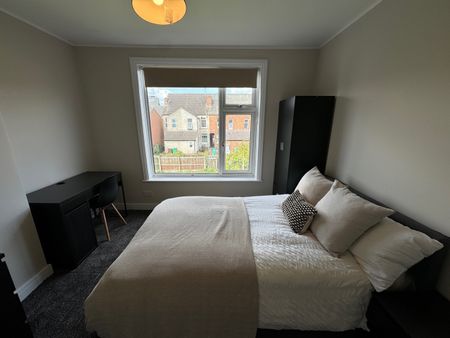 4 Bed Semi-Detached House, Beeston Road, NG7 - Photo 5