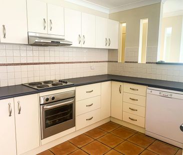 Modern Three Bedroom Home - Photo 4