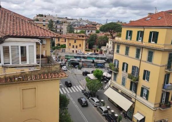 Trieste-Villa Ada: Newly renovated, spacious 2 bedrooms, 1 bath, large bright living room with new kitchen. Silent, sunny, air conditioning, panoramic common terrace. Ref 2292