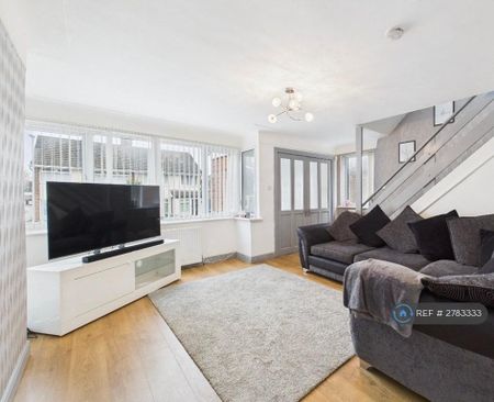 3 bedroom semi-detached house to rent - Photo 3