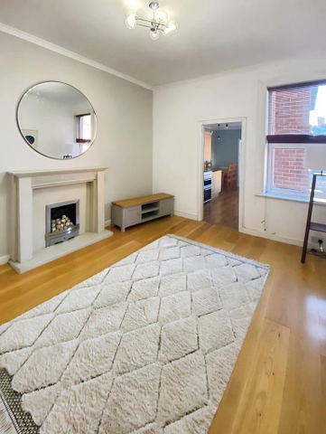3 bedroom flat to rent - Photo 3