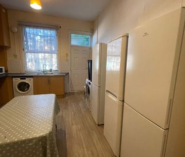 Room in a Shared House, Whitehall Place, LS12 - Photo 3