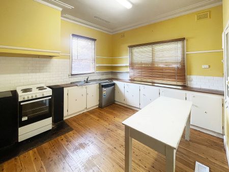 Beautiful home in the heart of South Dubbo - Photo 3