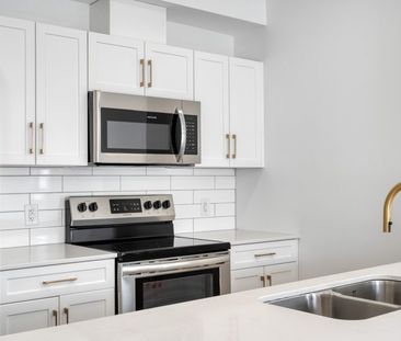Jersey: Gold Accents – 196 Colony, Winnipeg, MB - Photo 5