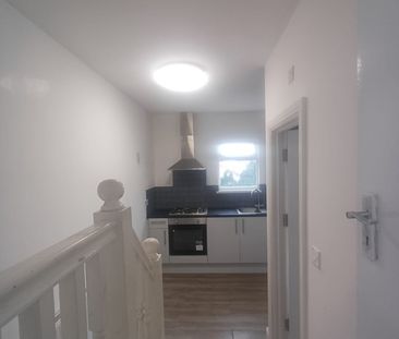 Room in a Shared House, Whitehorse Road, CR0 - Photo 3