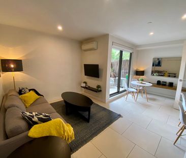 Fully Furnished One Bedroom Apartment Opposite St Kilda Botanic Gar... - Photo 1