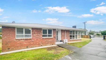 Newly renovated 3 bedrooms home for rent in Otara! - Photo 3