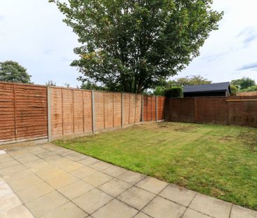 4 bedroom Mid Terraced House - Briars Wood, Hatfield - Photo 1