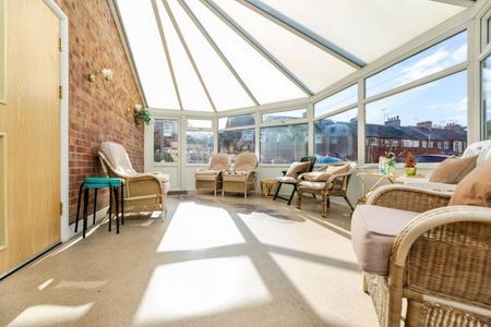 2 bedroom Flat To Let - Photo 4