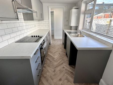 3 bedroom terraced house to rent - Photo 3