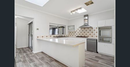 Fantastic Location with easy access to everything opposite Karrinyup Reserve - Photo 5