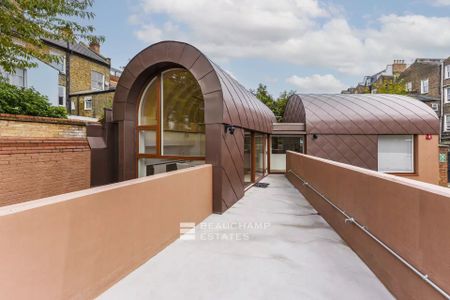 An incredible newly built, detached house designed by Groves Natcheva Architects, located near Kilburn High Street. - Photo 4