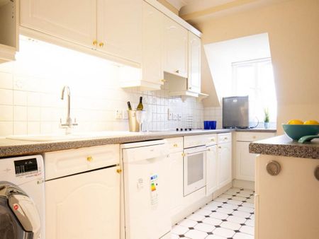 3 bedroom flat to rent - Photo 4