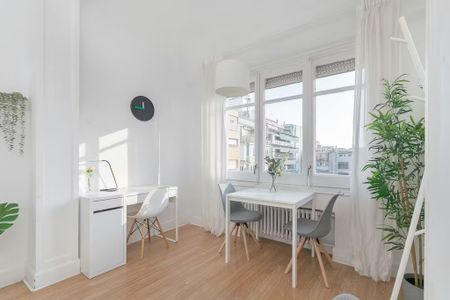 Carrer del Comte d'Urgell, Barcelona, Catalonia 08011 - Photo 2