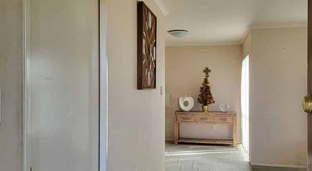 3Bedrooms, 2 Bathrooms House In Flatbush $750 - Photo 4