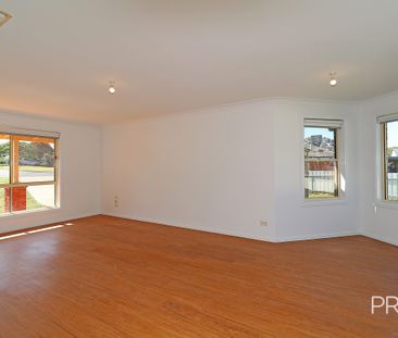 12 Canola Place, Estella NSW 2650 - Photo 6