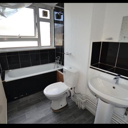 Room in a Shared Flat, Broomfield Street, E14 - Photo 4