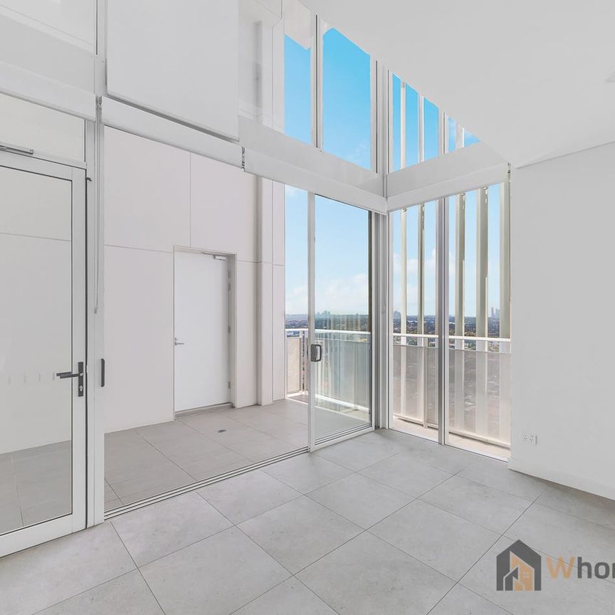 A near NEW stunning apartment in the Centre of Burwood!!! - Photo 1