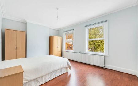 4 bed semi-detached to rent - Photo 5