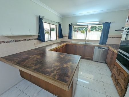 LARGE HOME!!!! - Photo 5