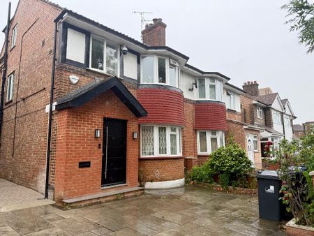 Bowes Road, East Acton, London, W3 7AD - Photo 3