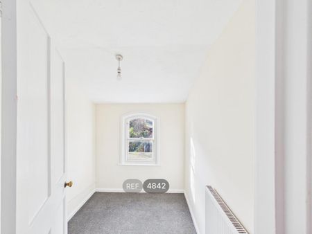 3 bedroom semi-detached house to rent - Photo 3