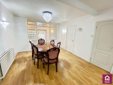 4 bedroom detached house to rent - Photo 4