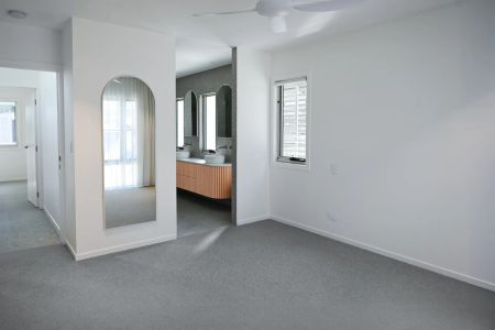 Luxury Beachside home with plunge pool & premium finishes - Photo 3