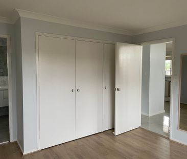 Renovated Large 3 Bedroom Family Home - Photo 6