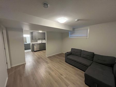 Kensington - 1 Bedroom/ 1 Bathroom Lower Suite - 846 Labine Cres - Photo 5