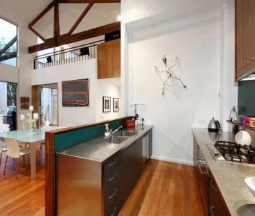 The Art Of Warehouse Living In Iconic Surroundings! - Photo 5