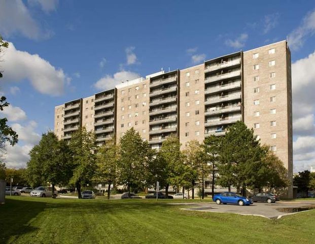 195 Kennedy | 195 Kennedy Road, Brampton - Photo 1