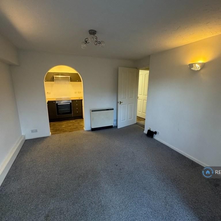 1 bedroom flat to rent - Photo 1