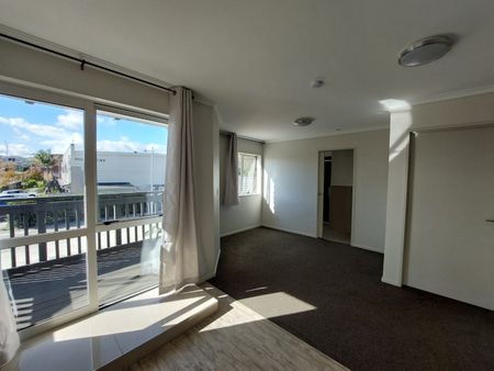 Cosy Studio with Carpark - Photo 4