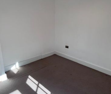 2 Bed Flat, Golders Green Crescent, NW11 - Photo 6