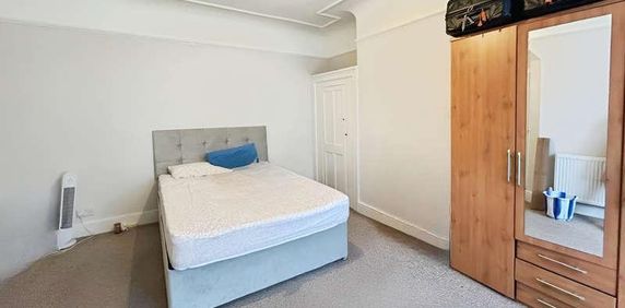 Plas Newydd, Thorpe Bay, SS1 - Photo 2