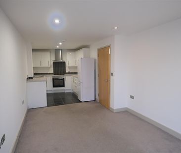 2 Bedroom Flat - Photo 2