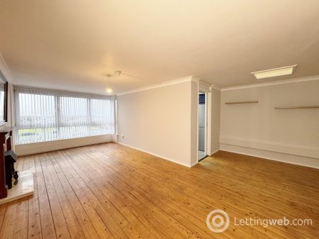 3 Bedroom Flat to Rent - Photo 2