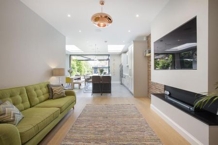 5 bedroom semi-detached house to rent - Photo 2