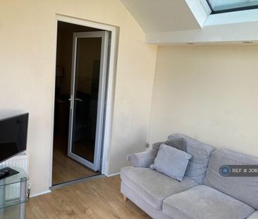 5 bedroom semi-detached house to rent - Photo 1